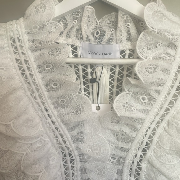 NWT IVORY & CHAIN CHIOELLE TOP - Picture 2 of 9